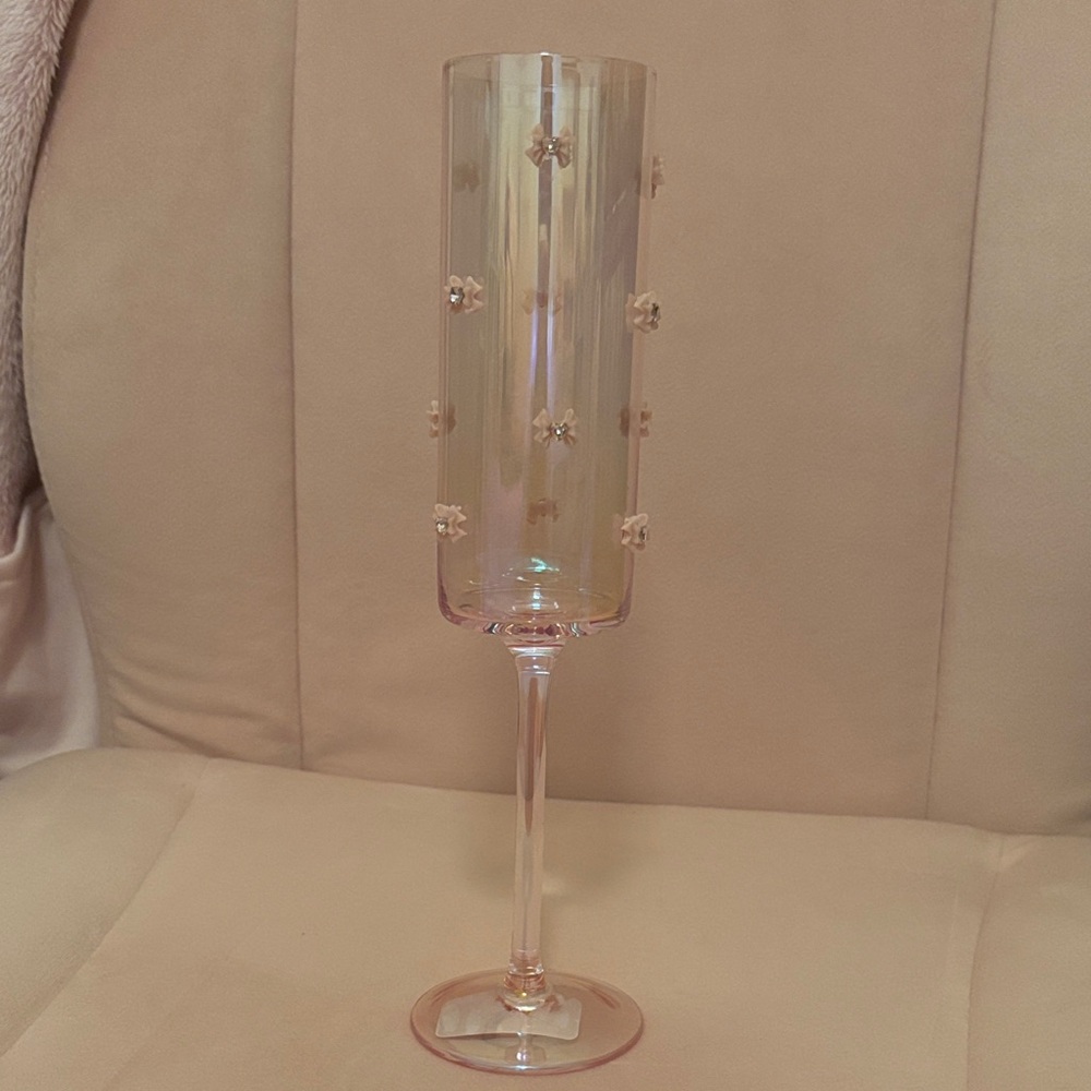Bow champagne flute